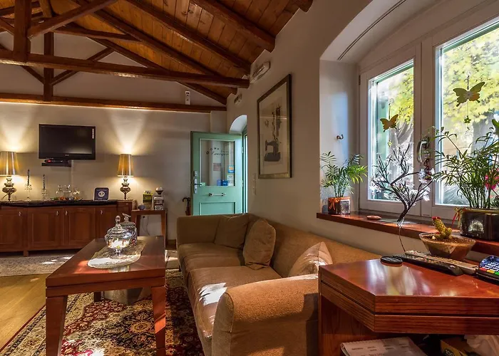 בית הארחה Enastron